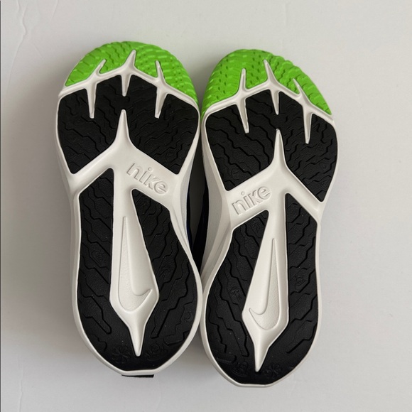 Nike Black Star Runner Athletic Shows, Youth 2 - Picture 3 of 4